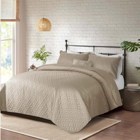 Elegant Taupe Quilted Lightweight Bedspread 3pc Set King - Picture 5 of 10